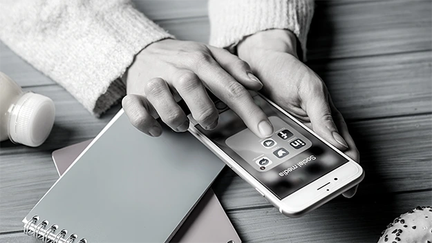 UP YOUR LINKEDIN GAME WITH 10 LINKEDIN B2B CONTENT IDEAS